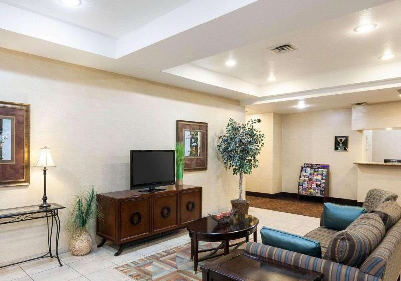 בית מלון כפרי Comfort Inn & Suites Regional Medical Center