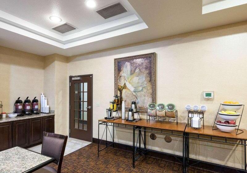 בית מלון כפרי Comfort Inn & Suites Regional Medical Center