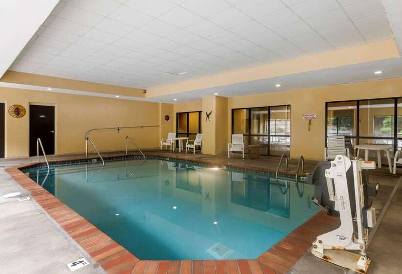 فندق Comfort Suites