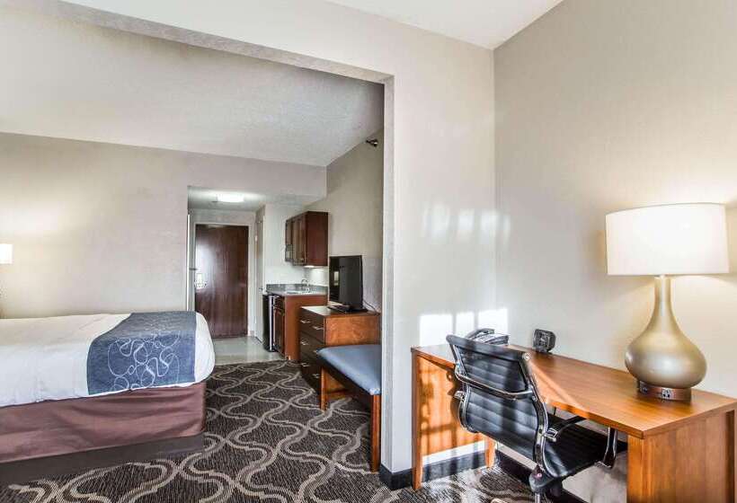 Отель Comfort Suites Pineville  Ballantyne Area