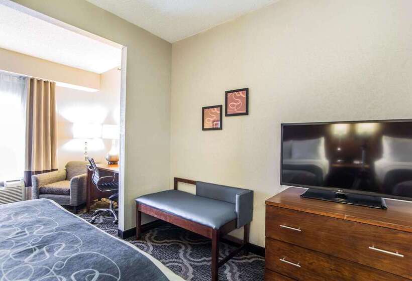 Отель Comfort Suites Pineville  Ballantyne Area