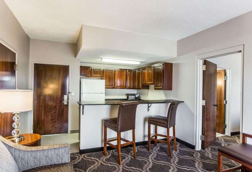 Отель Comfort Suites Pineville  Ballantyne Area
