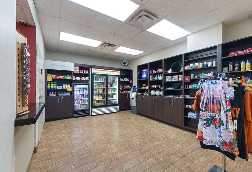 فندق Comfort Suites Beachside