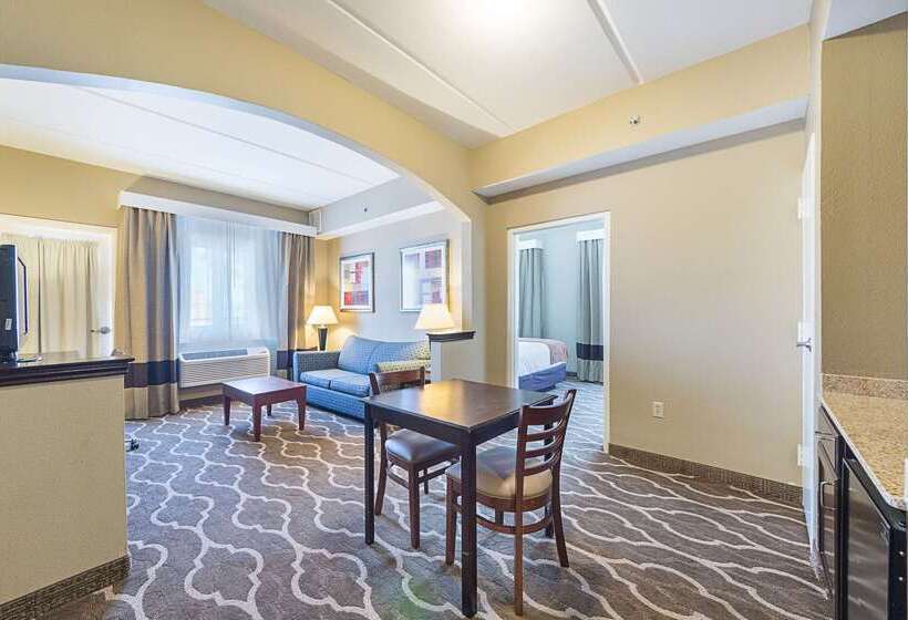 فندق Comfort Suites Beachside