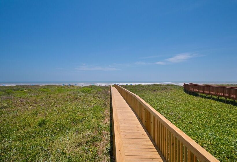 فندق Comfort Suites Beachside