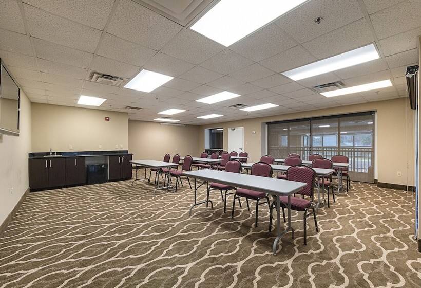 فندق Comfort Suites Beachside