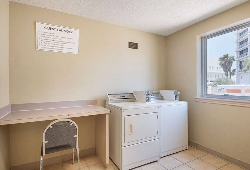 فندق Comfort Suites Beachside