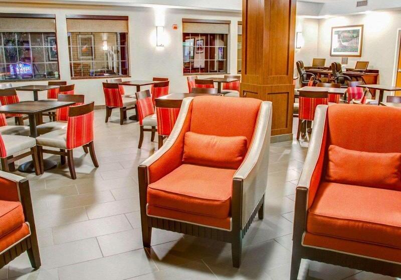 Отель Comfort Suites Tyler South