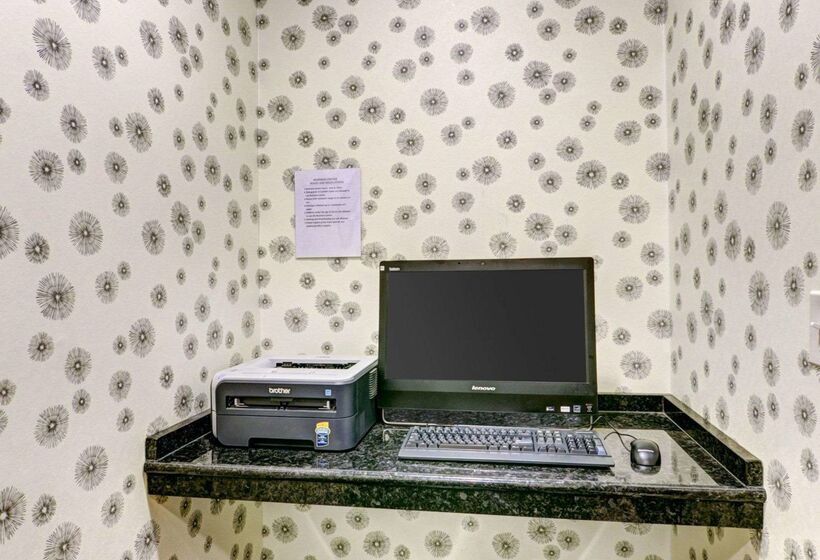 ホテル Comfort Suites Williamsburg Historic Area