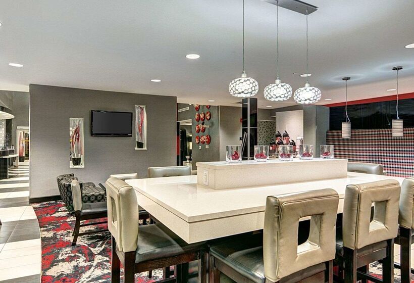 ホテル Comfort Suites Williamsburg Historic Area