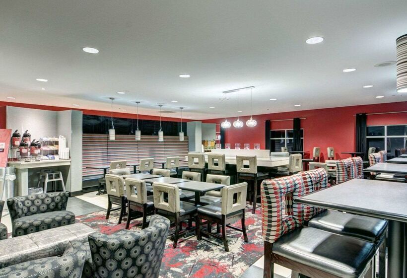 ホテル Comfort Suites Williamsburg Historic Area