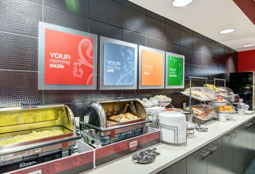 ホテル Comfort Suites Williamsburg Historic Area