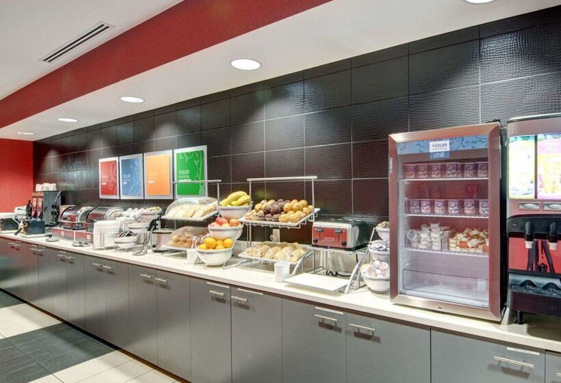 ホテル Comfort Suites Williamsburg Historic Area