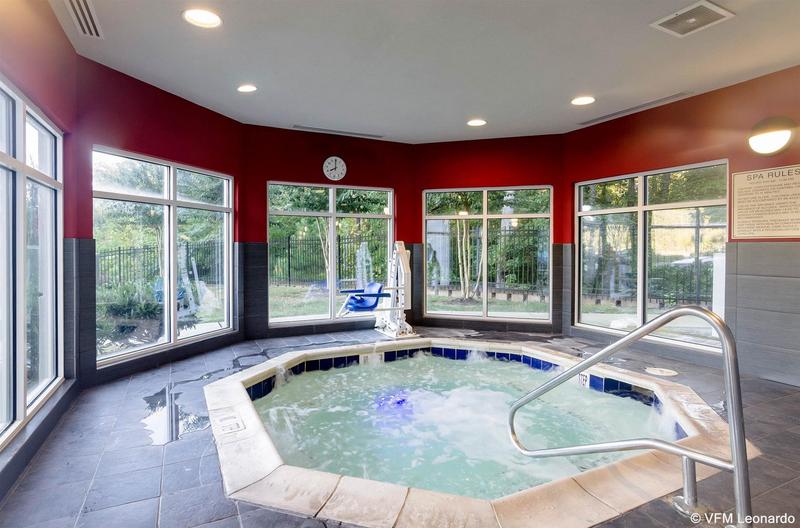 ホテル Comfort Suites Williamsburg Historic Area