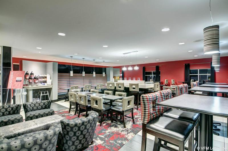 ホテル Comfort Suites Williamsburg Historic Area