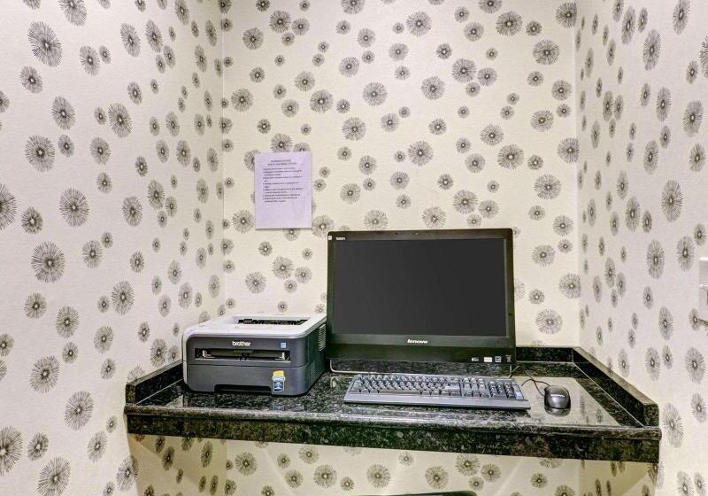 ホテル Comfort Suites Williamsburg Historic Area