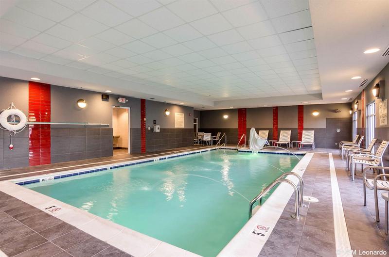 ホテル Comfort Suites Williamsburg Historic Area