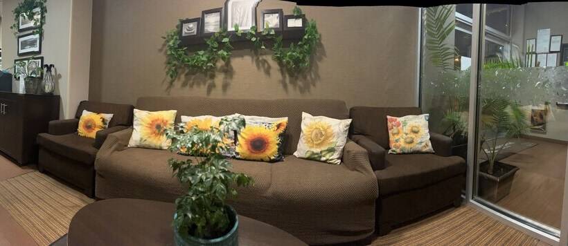 Отель Cresthaven Inn Jfk