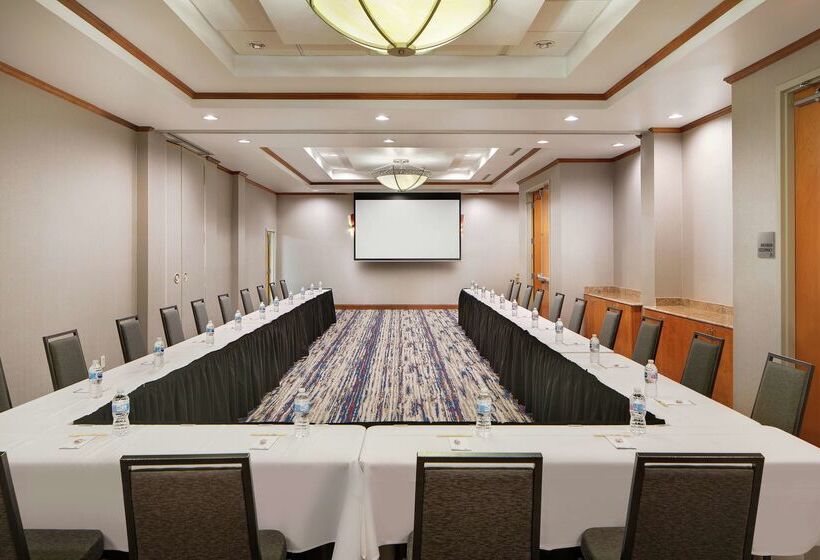 호텔 Doubletree By Hilton Richmond Airport