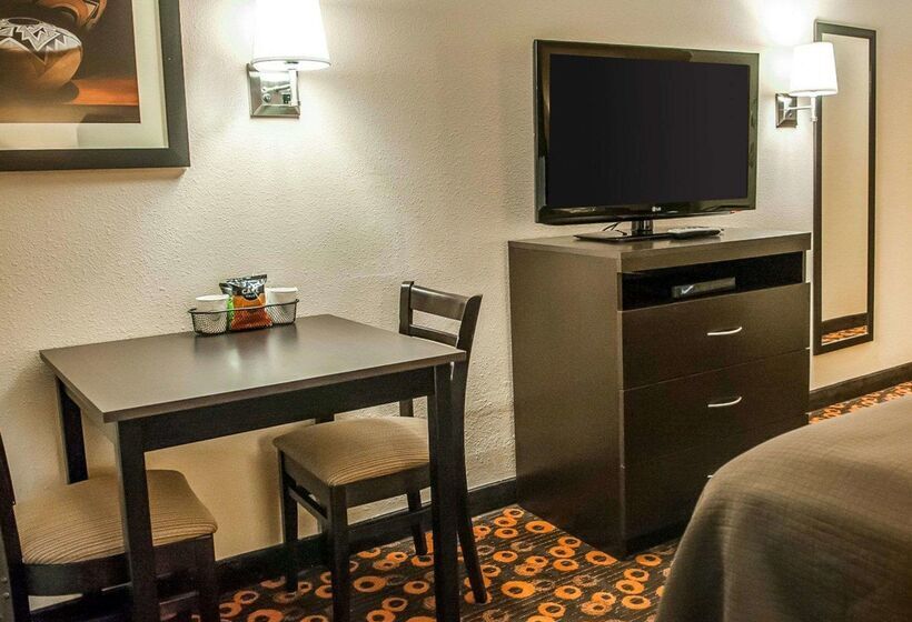 Отель Econo Lodge Inn & Suites