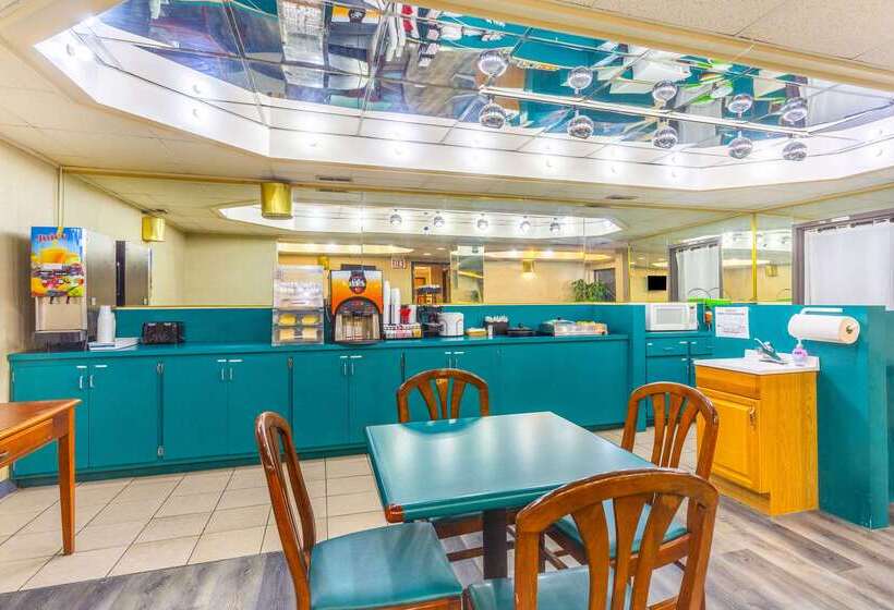 فندق Econo Lodge & Suites Clarksville