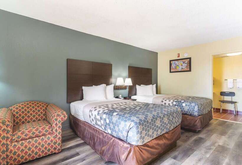 فندق Econo Lodge & Suites Clarksville