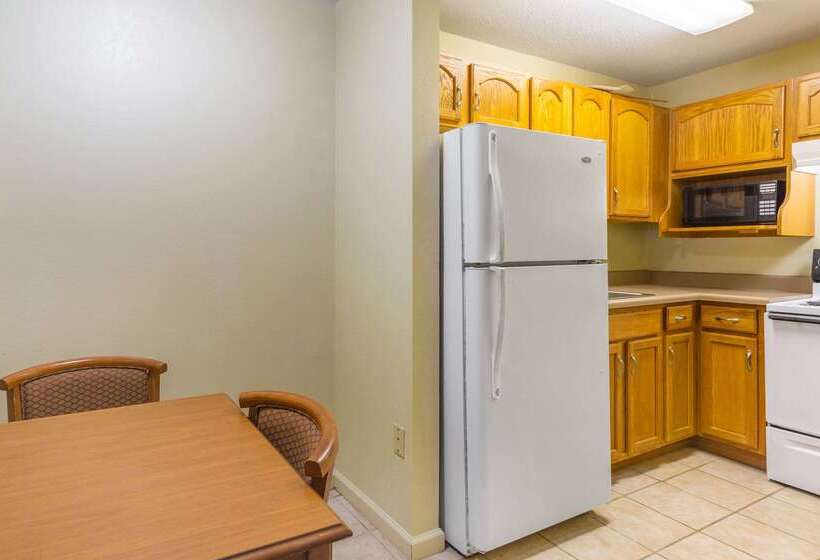 فندق Econo Lodge & Suites Clarksville