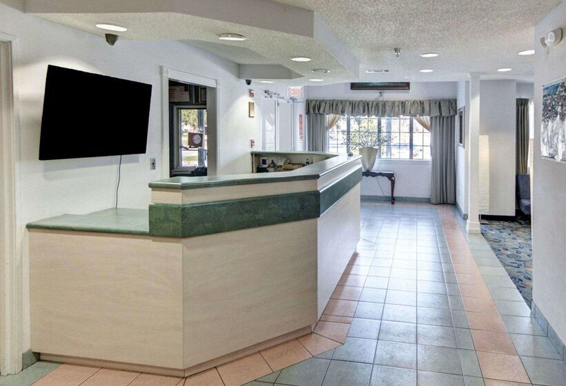 Отель Rodeway Inn & Suites Lewisville I 35