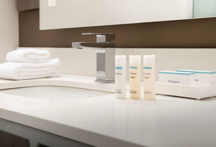 هتل Hilton Garden Inn Columbia Airport