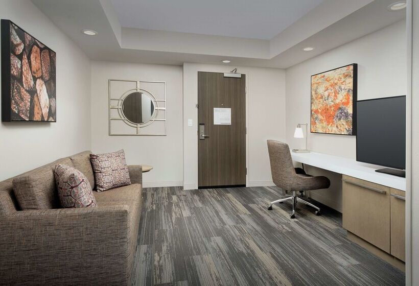 هتل Hilton Garden Inn Columbia Airport