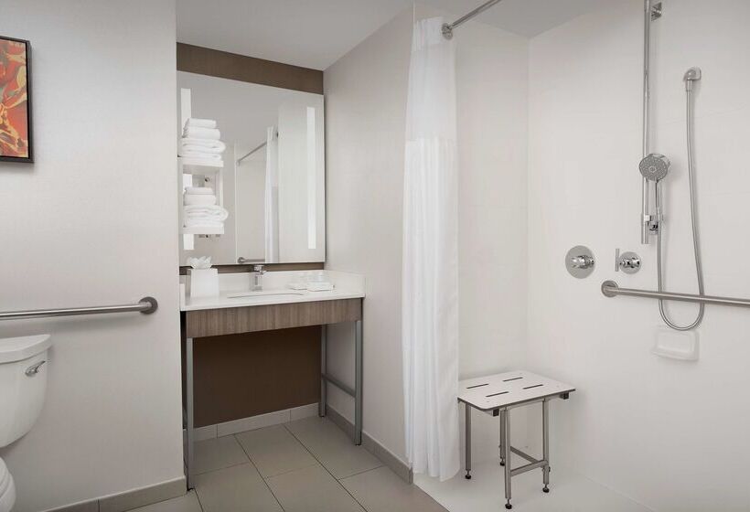 هتل Hilton Garden Inn Columbia Airport