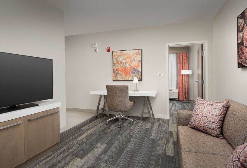 هتل Hilton Garden Inn Columbia Airport