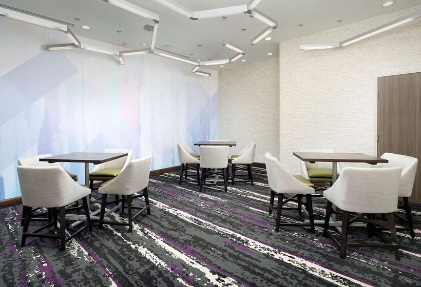 هتل Hilton Garden Inn Columbia Airport