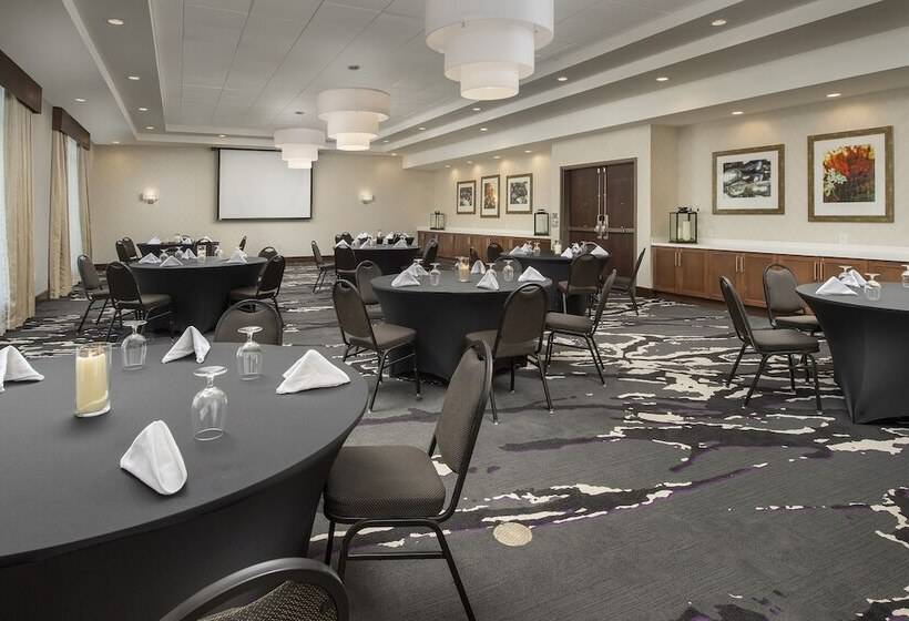 هتل Hilton Garden Inn Columbia Airport