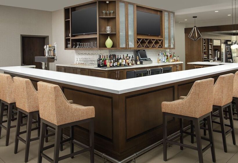 هتل Hilton Garden Inn Columbia Airport