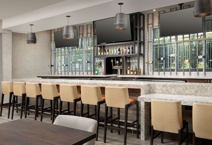 هتل Hilton Garden Inn Columbia Airport