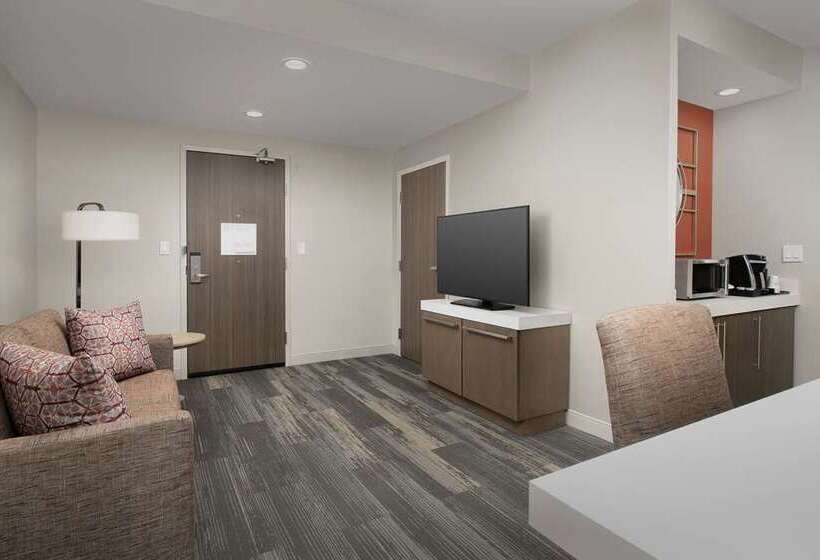 هتل Hilton Garden Inn Columbia Airport