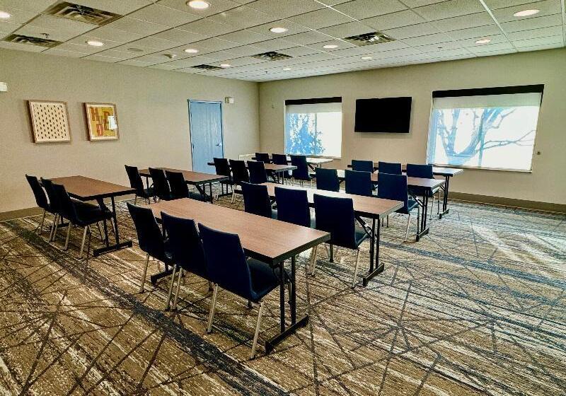 בית מלון כפרי Holiday Inn Express & Suites Dewitt   Syracuse, An Ihg
