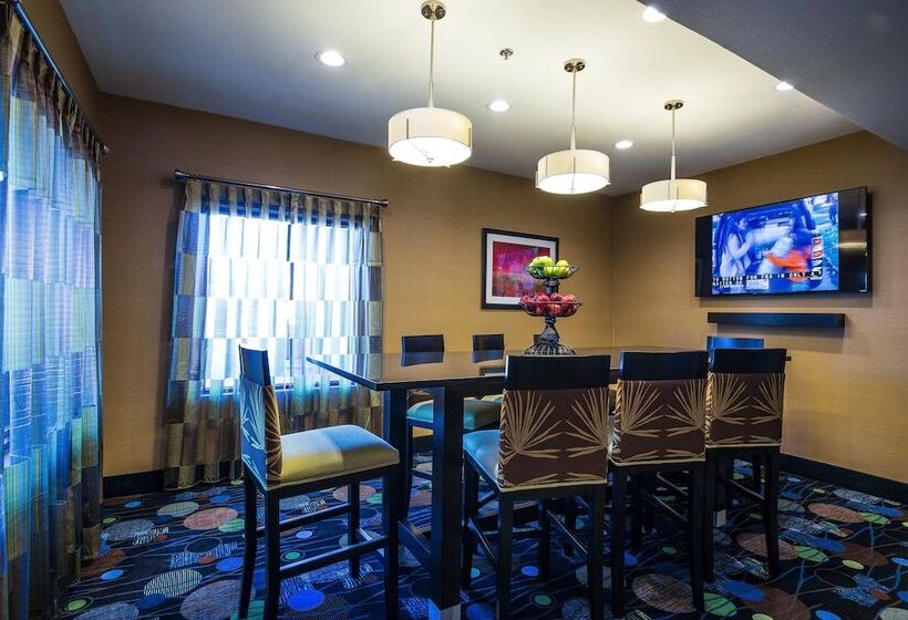 Holiday Inn Express Hotel & Suites Edmond, An Ihg