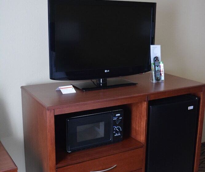 Отель Holiday Inn Express & Suites Lancaster By Ihg