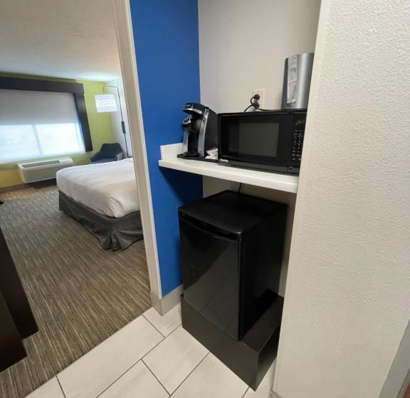 Holiday Inn Express Hotel & Suites Las Vegas, An Ihg