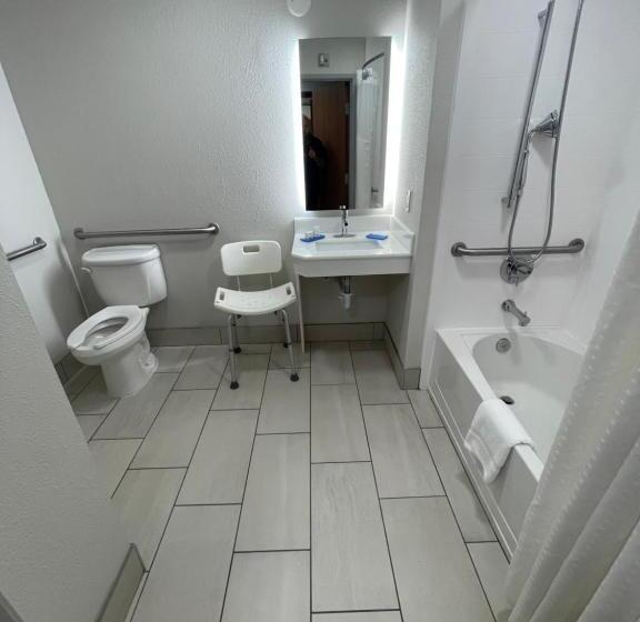 Holiday Inn Express Hotel & Suites Las Vegas, An Ihg