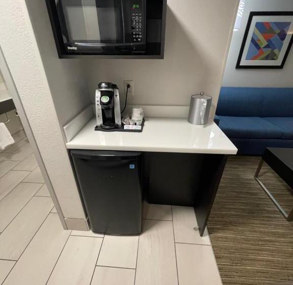 Holiday Inn Express Hotel & Suites Las Vegas, An Ihg