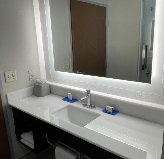 Holiday Inn Express Hotel & Suites Las Vegas, An Ihg