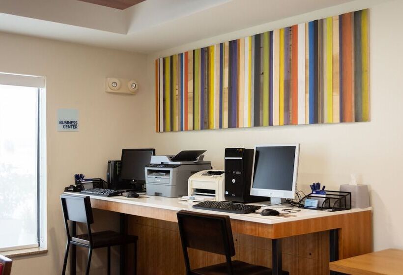 Holiday Inn Express Hotel & Suites Muskogee, An Ihg