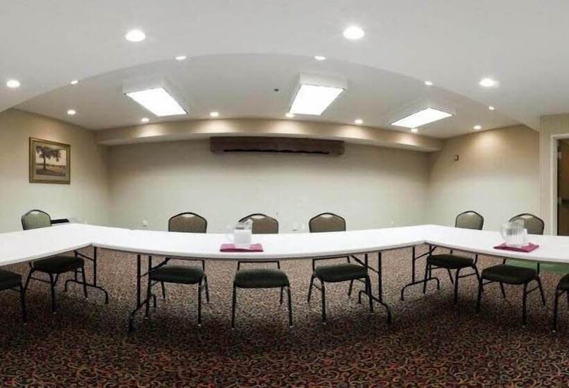 Holiday Inn Express Hotel & Suites Pierre Fort Pierre, An Ihg