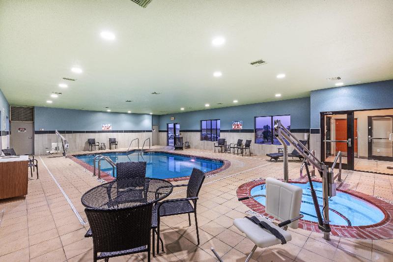 فندق Holiday Inn Express And Suites Pryor, An Ihg