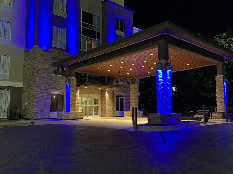 فندق Holiday Inn Express & Suites Starkville By Ihg