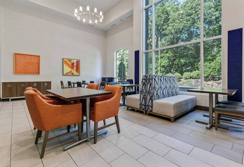 فندق Holiday Inn Express & Suites Starkville By Ihg