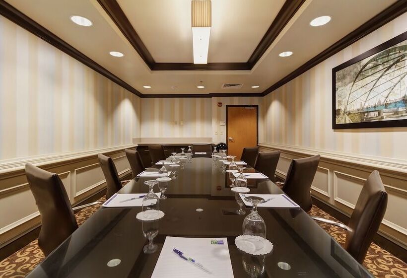 Holiday Inn Express Hotel & Suites Warwick Providence Airport, An Ihg